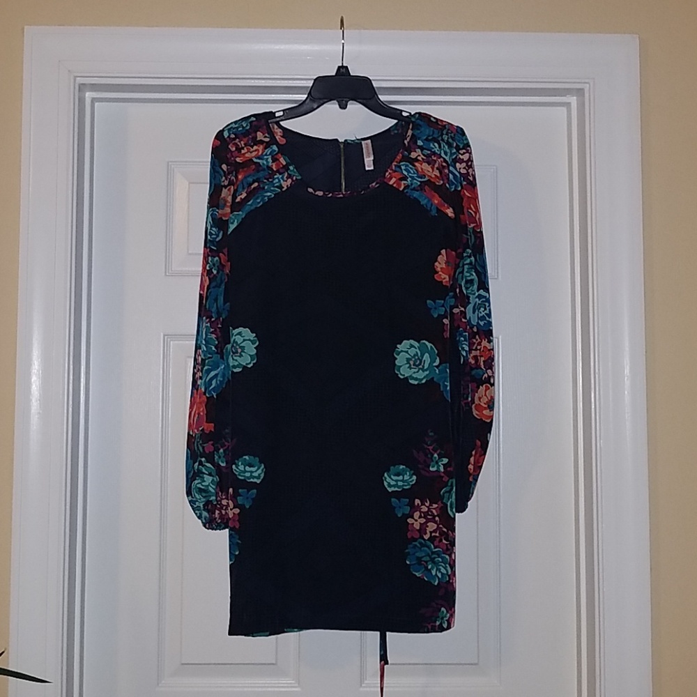 Bell sleeve dress